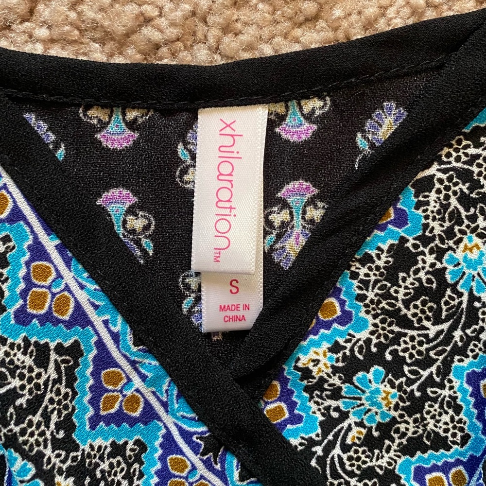 Cold shoulder romper, size small - Picture 3 of 4